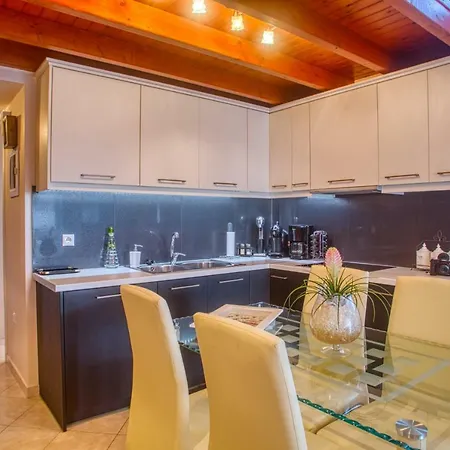 P.demis Hospitality * קנדיה